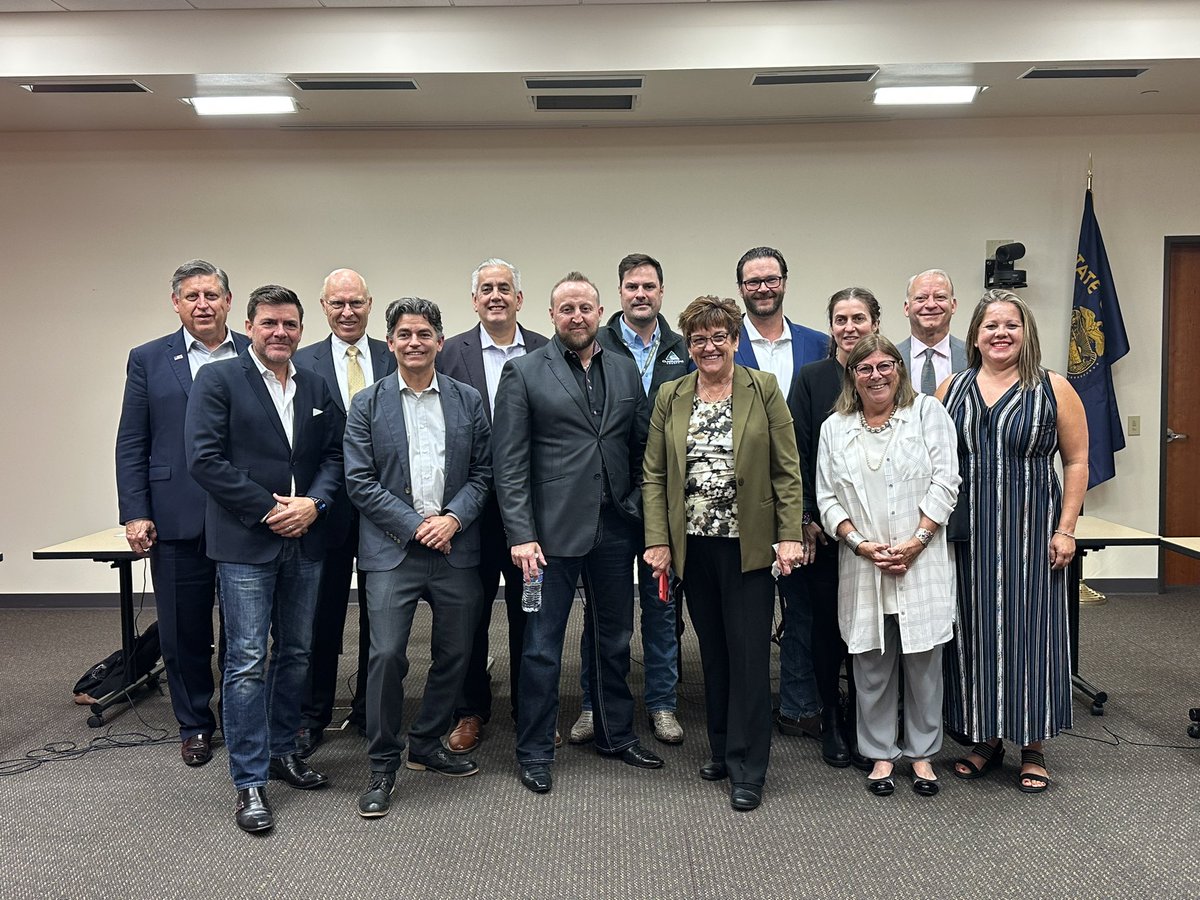 Thank you to <a href="/clackamascounty/">Clackamas County, OR</a> Commissioners for hosting the Blue Ribbon Panel. Together we can #EndHomelessness #Houston #Portland #thewayhomehou #LoveMyClackCo <a href="/HomelessHOU/">Coalition for the Homeless</a>