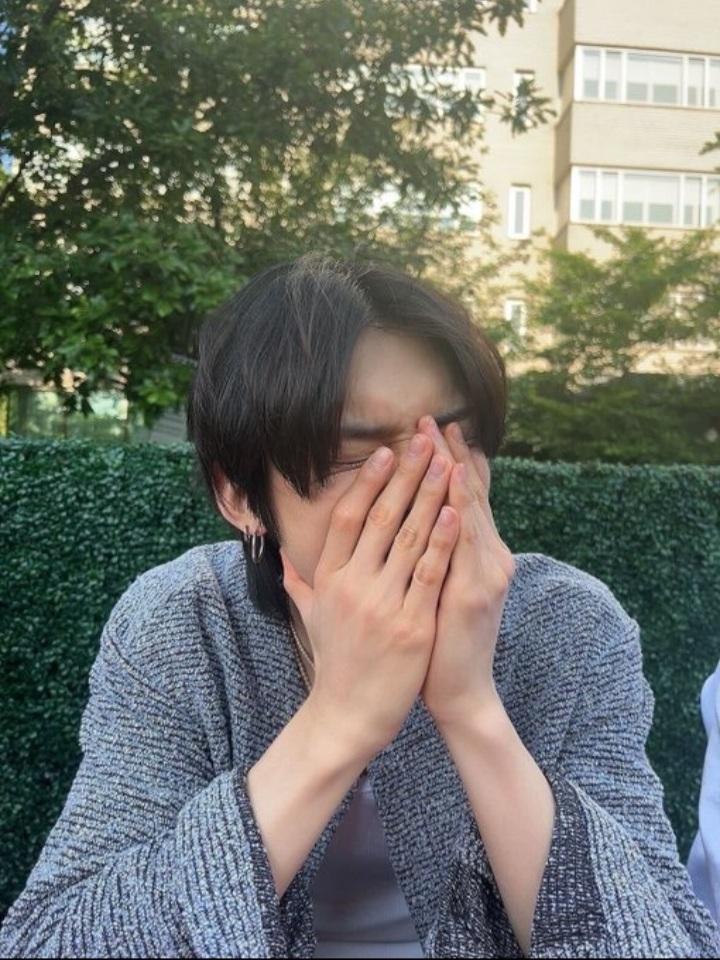 فقط خواستم بگم یونجون از کل زندگیم قشنگ تره💘.