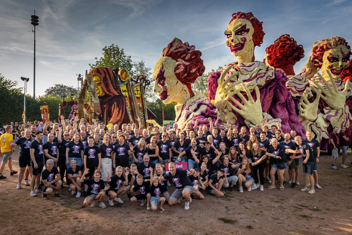 🤡 Dag vriendjes en vriendinnetjes dit was het dan al weer. <a href="/bclichtenvoorde/">Bloemencorso Lichtenvoorde</a> 2023. We made IT!🎈 Na een behoorlijk lang Laatste Weekend hebben we Clowns bijna helemaal in de bloemen op de weg kunnen zetten. Daarna een allememaggies mooi feestje gebouwd met deze helden!