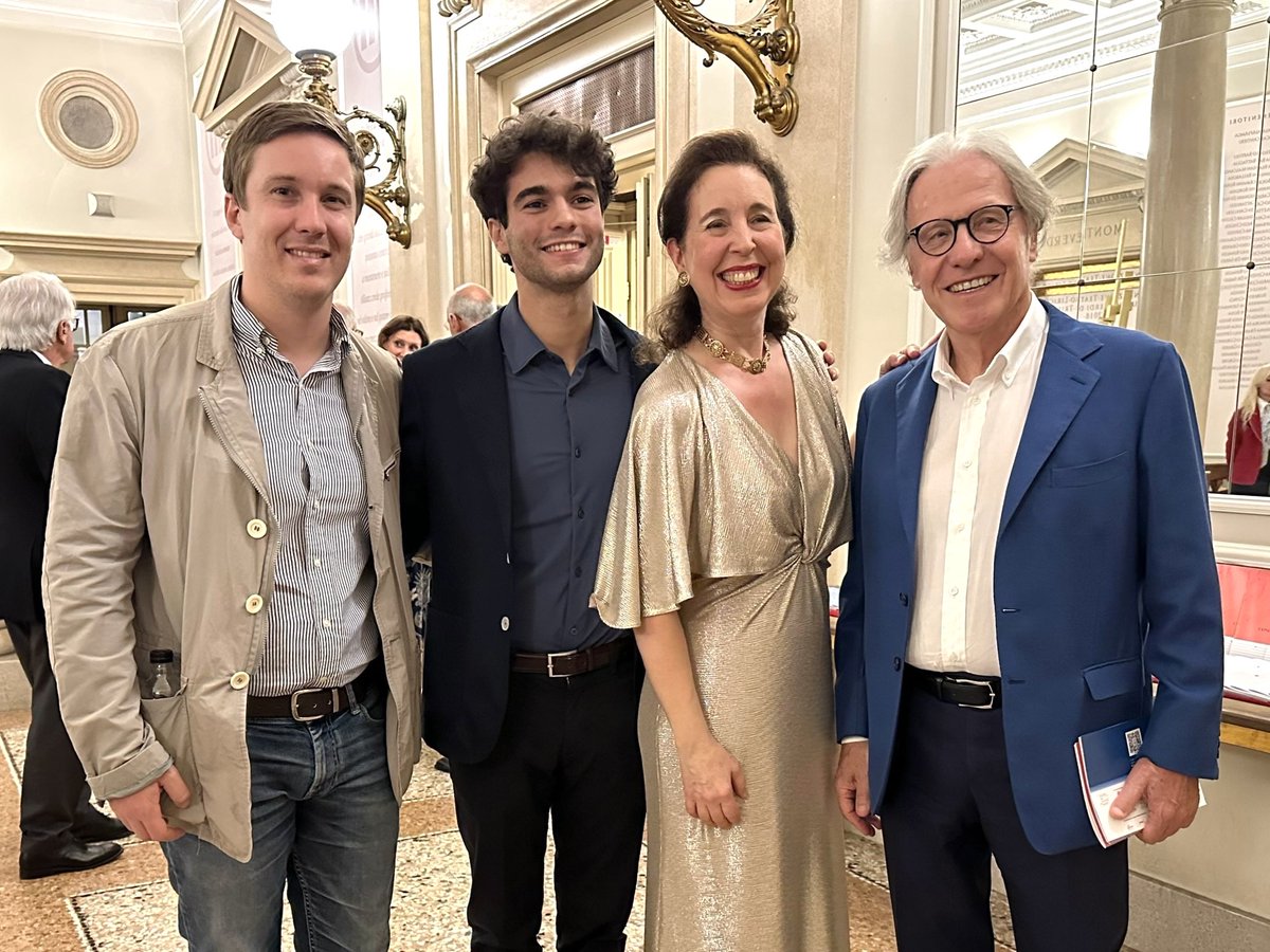 A little video of our Mozart concert in Trieste. Lovely to have @Fazioli_Pianos father and son (Paolo and Luca) in the audience. Also young Italian pianist Elia Cecino who was in my masterclass last month. rainews.it/tgr/fvg/video/…