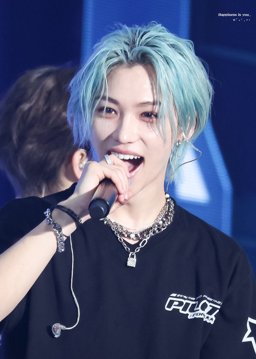 우리용복이 생일축하합니다💙
세상에서 가장 아름다운 행복은 바로 용복이!
행복이 되어주어 고마워💕
#내_행복의_모양은_용복이야
#FelixMakingItIconicAt23
#HappyFelixDay
#straykids #felix #스트레이키즈 #필릭스 #행복이