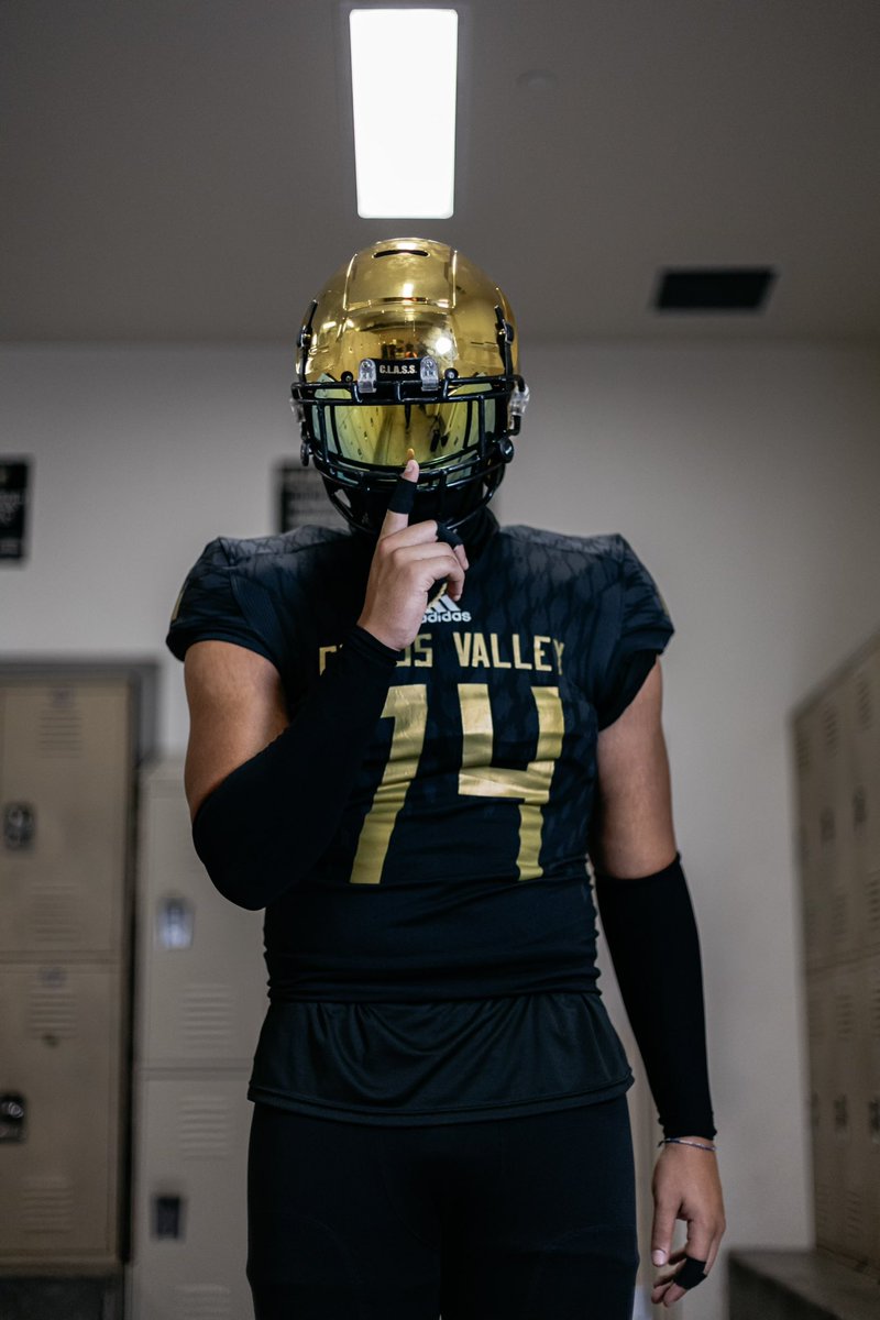 JezniahThurston's tweet photo. Almost Friday! 🤫🤫🤫🤫🤫🤫🤫🤫#grovegrown #blackhawks We ride together, We fly together! Shout out to @aaronkrns ! @CitrusValley_FB @CoachBruich @KOBrosRecruits @OfficialKOBros @KOBrosFndn @Inland_Sports @IESportsNet @RedlandsBallin https://t.co/XPNAeweUAU