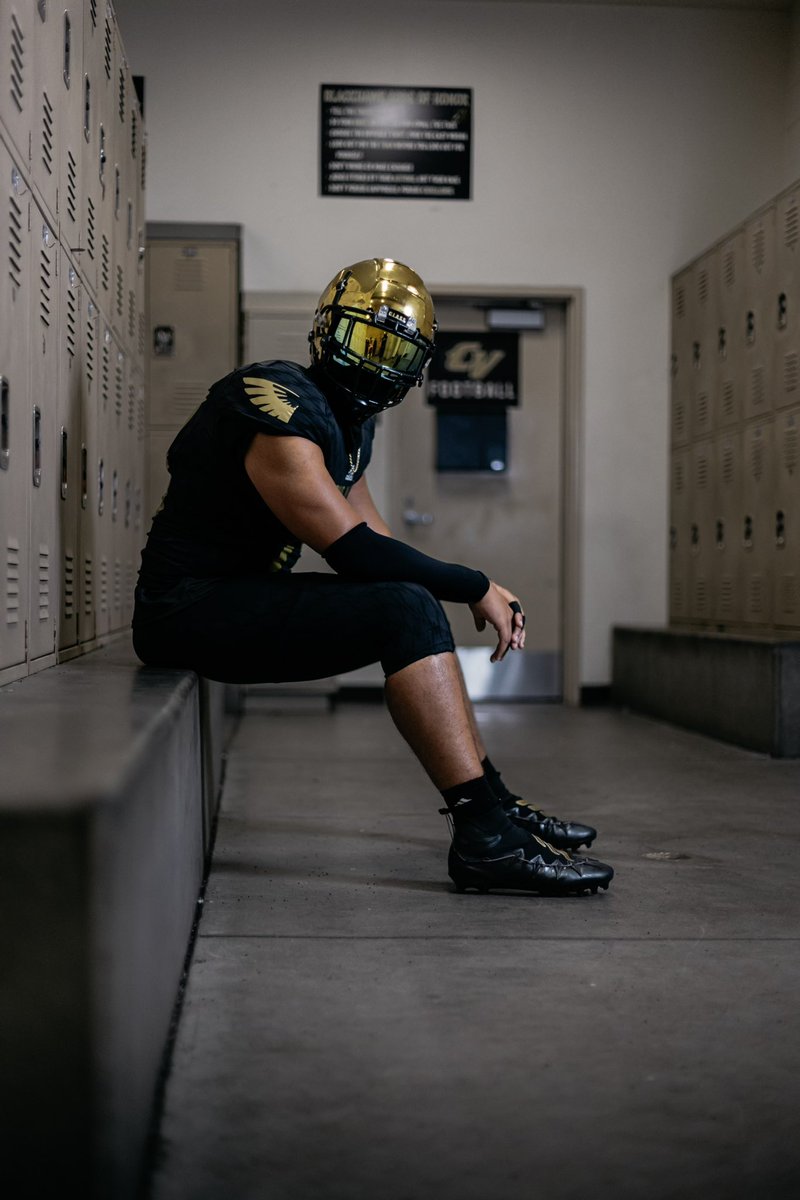 JezniahThurston's tweet photo. Almost Friday! 🤫🤫🤫🤫🤫🤫🤫🤫#grovegrown #blackhawks We ride together, We fly together! Shout out to @aaronkrns ! @CitrusValley_FB @CoachBruich @KOBrosRecruits @OfficialKOBros @KOBrosFndn @Inland_Sports @IESportsNet @RedlandsBallin https://t.co/XPNAeweUAU