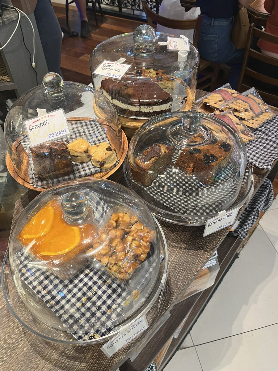 GuJaMaiDakSum's tweet photo. ✨ a fox princess KITCHEN/ paragon

• เค้กหลากหลายหน้าตาน่าทานทุกอันเลย
• เค้กชิ้นใหญ่ รสชาติดีมาก เมนูที่มีผลไม้ก็คือสดชื่นมาก ต้องไปลองนะทุกคน

📍Siam Paragon floor G https://t.co/uOUi7EG930