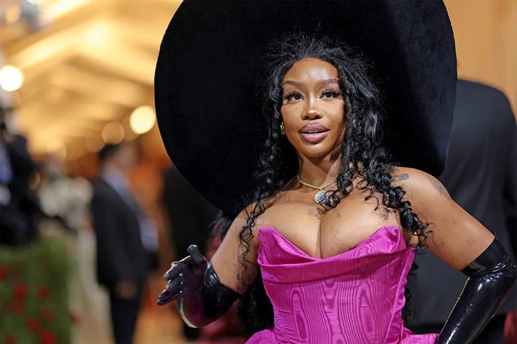 Shvvdyy's tweet photo. Damn bro, #SZA don’t even look like the same person anymore 
2016 vs 2023 https://t.co/eR7HbcRmpw