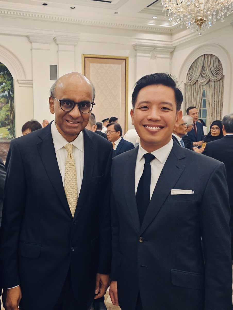 Congratulations President Tharman Shanmugaratnam! 

Singapore is blessed to have in President Tharman one of the best minds, and most caring of hearts to serve as our republic’s 9th president. 

Majulah Singapura 🇸🇬