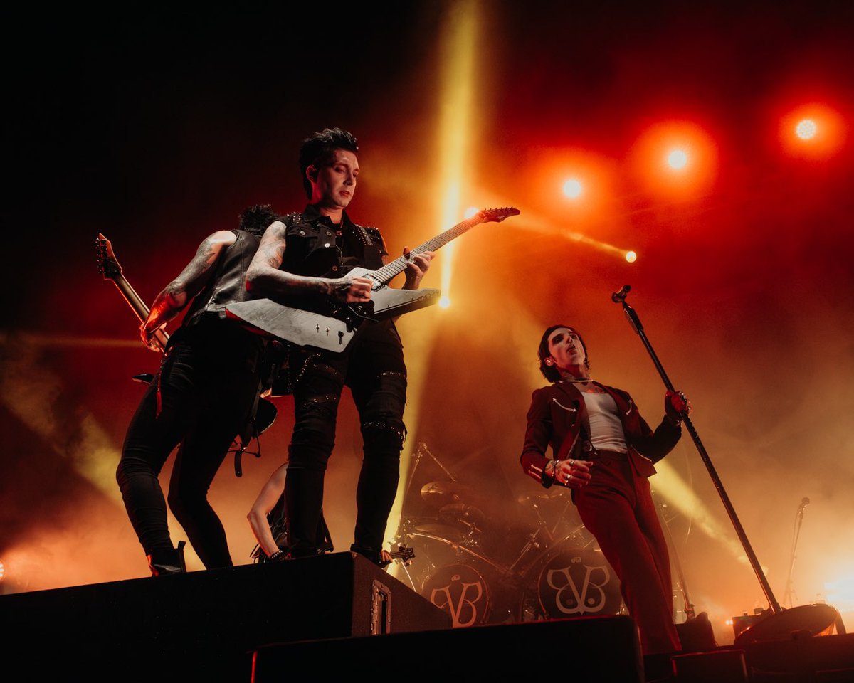 NYNE_Photo's tweet photo. On Tuesday night @blackveilbrides took over @JannusLive 🔥

Full coverage #COMINGSOON on our website! 📸

https://t.co/4fOeZTvuBP

@NickyHdezPhoto 

| #BlackVeilBrides #BVBxVV #JannusLive #ConcertPhotography #LiveNation #NYNEPhoto https://t.co/M1r0gbjRTx