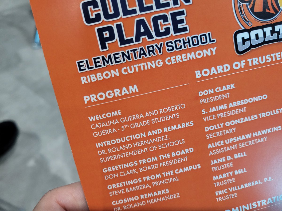Cullen Place Elementary School' Ribbon cutting ceremony is about to get under way! My kiddos are ready to welcome everyone here. @CullenPlaceES <a href="/sbarrera777/">Steve Barrera</a> <a href="/KelsieMorris12/">Kelsie Morris</a> <a href="/JohnAPrezas/">John Prezas</a> <a href="/r0hernandez/">Dr. Roland Hernandez</a>