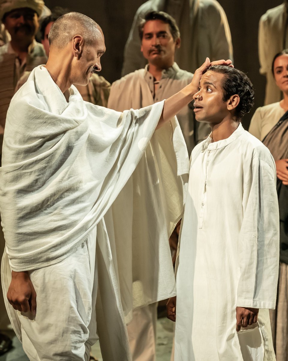 NationalTheatre's tweet photo. All the best to the cast and crew of #TheFatherAndTheAssassin tonight ✨

Now playing in the Olivier Theatre.

📸 @brennerphotos https://t.co/RJ3ND3xIj7