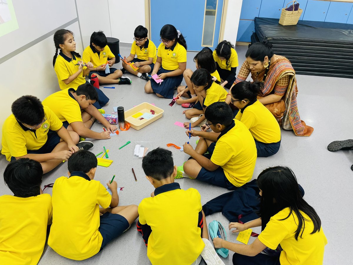 Hindi Diwas Celebration: Students got the opportunity to celebrate this special day in collaboration through #games #centers #guestspeakersession #roleplay #poem #storytelling #cardmaking @nehaminda @murphypmj @ois_primary @oismumbai @veenadsilva
