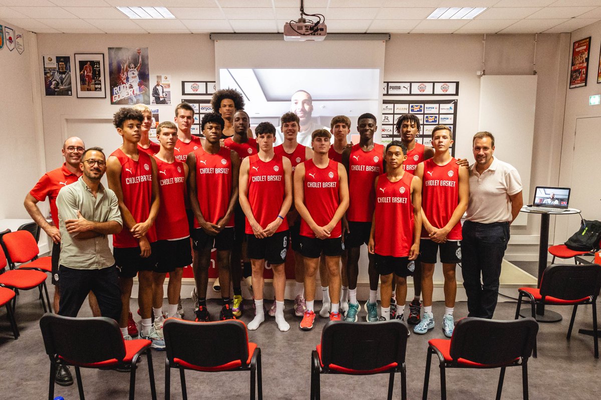 Une discussion de grande qualité organisée par <a href="/GautierFrance/">Gautier</a> avec des jeunes curieux qui ont pleinement profité de l’opportunité !