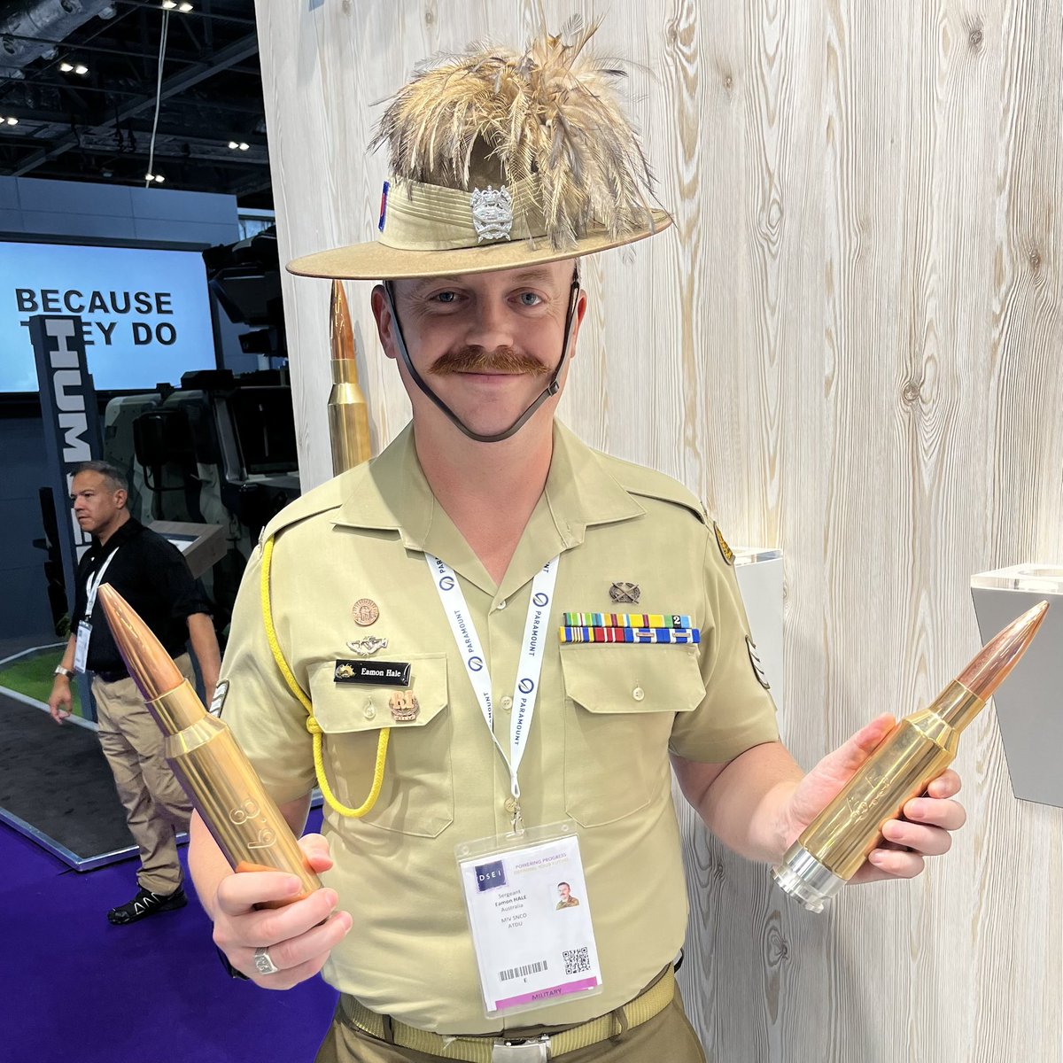 Really fascinating conversation with @2805662 at #DSEI23 on the @sigsauerinc stand.
My big takeaway was that what matters in the future was “cartridge not caliber”. Great explanation of the HUGE benefits a hybrid steel/brass case has over conventional brass by almost doubling PSI