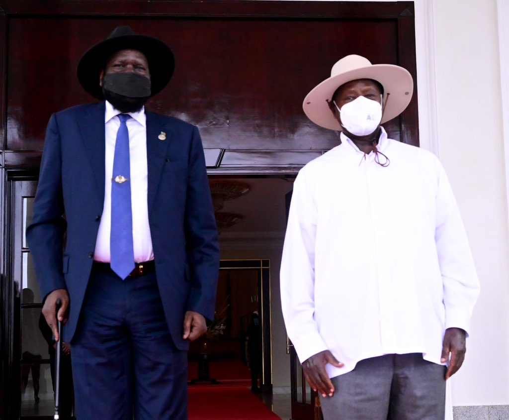 kasolomedia's tweet photo. The President of the Republic of Uganda H.E @KagutaMuseveni this afternoon welcomed His Excellency Salva Kiir, President of South Sudan to State House Entebbe &amp; held discussions centred on common interests between the two nations, particularly border security &amp; others. https://t.co/J0PO3Vz3Uc