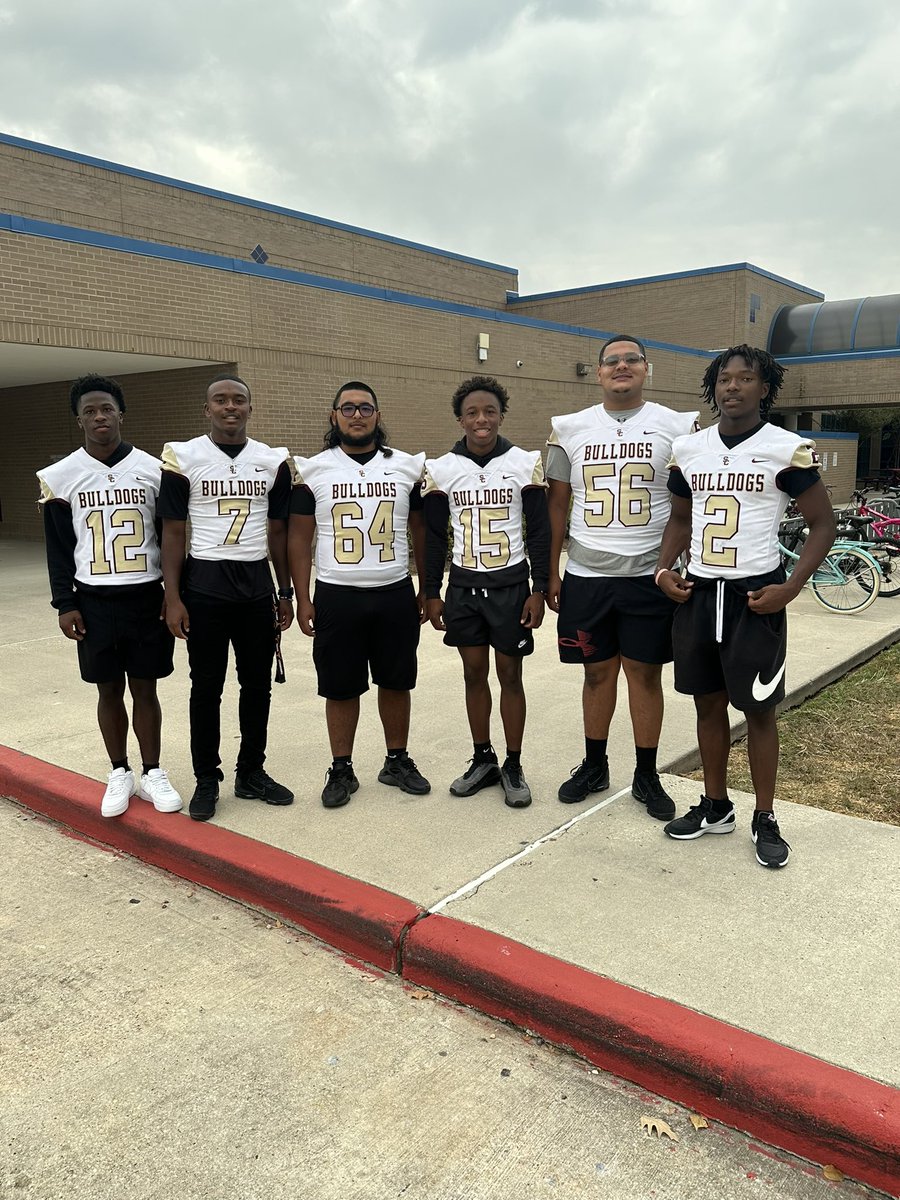 Summer Creek Football (@sc_bulldogfb) on Twitter photo We are so thankful to be a part of such an amazing community! And, so proud of our players that got up early on late arrival Thursday to assist our sister Elementary schools with Morning Drop Off. #ALLIN #FAMILY <a href="/HumbleISD_SCHS/">Summer Creek High</a> <a href="/HumbleISD_Ath/">Humble ISD Athletics</a> We are so thankful to be a part of such an amazing community! And, so proud of our players that got up early on late arrival Thursday to assist our sister Elementary schools with Morning Drop Off. #ALLIN #FAMILY <a href="/HumbleISD_SCHS/">Summer Creek High</a> <a href="/HumbleISD_Ath/">Humble ISD Athletics</a>