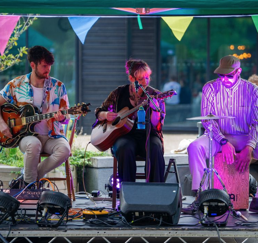 Live music in the sunshine! 🌞🎶

Join us tonight for an unforgettable evening filled with live music under the blue sky.

We'll be joined by Kick Back Sundays who will play a full set at 6-8pm whilst you tuck into some delicious food &amp; drinks from our vendors.

See you soon! 👋