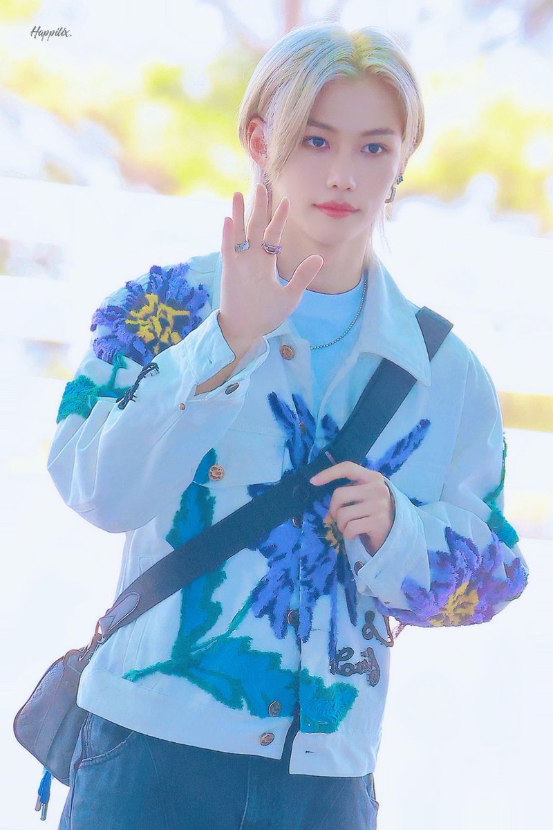 Happilix0915's tweet photo. 230523

My vitamin,my sunshine🩵

MAIN CHARACTER FELIX DAY

#FelixMakingItIconicAt23
#내_행복의_모양은_용복이야
#HappyFelixDay https://t.co/sIszzqxOER