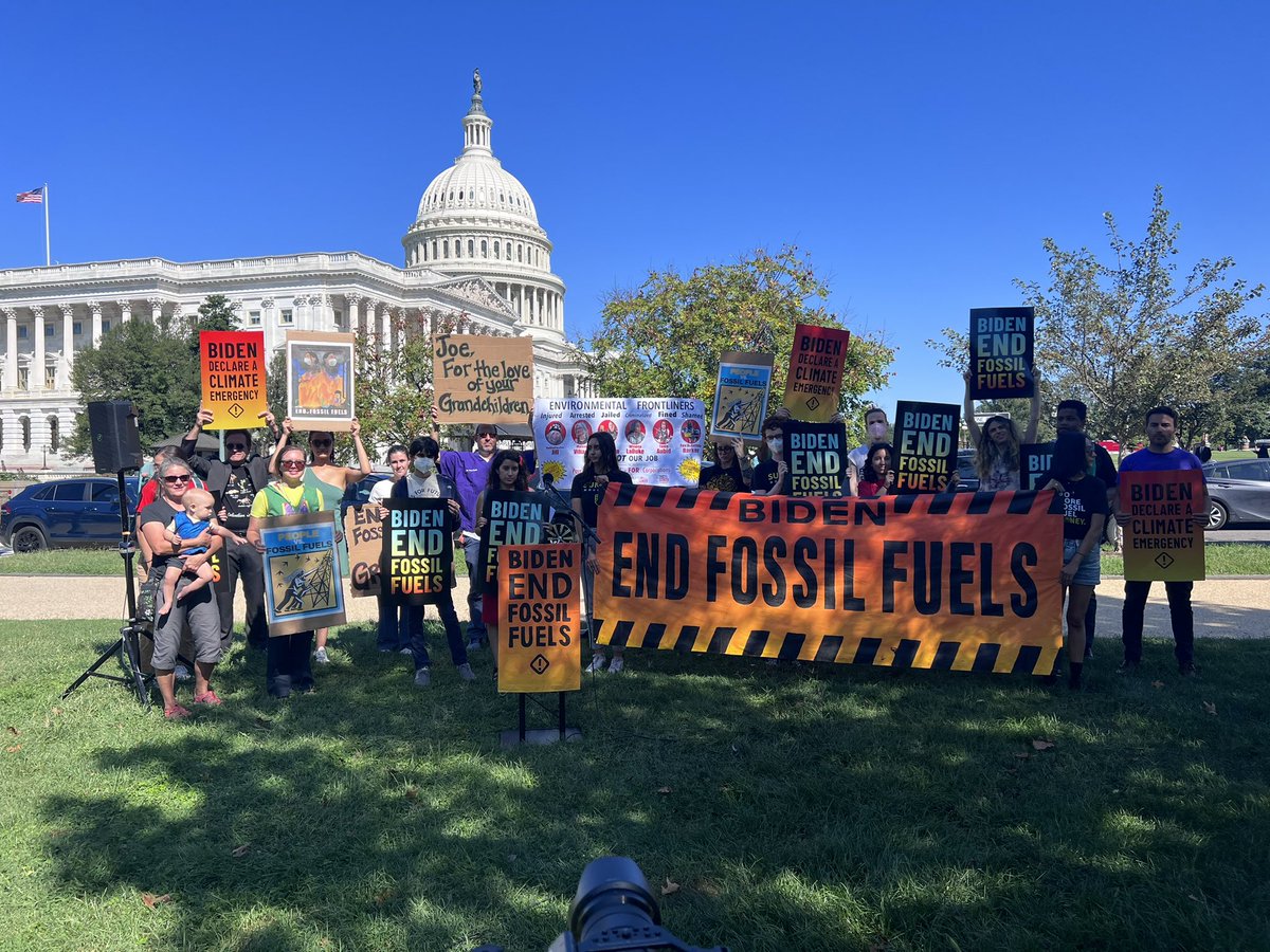 We are at the Capitol today with <a href="/SenJeffMerkley/">Senator Jeff Merkley</a> <a href="/RashidaTlaib/">Rashida Tlaib</a> @BarbaraLeeForCA + climate advocates urging <a href="/POTUS/">President Donald J. Trump</a> to commit to stop approving fossil fuel projects, + phase out fossil fuel production ahead of the March to #EndFossilFuels this Sunday!