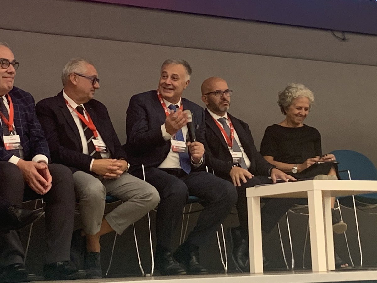 ASLRM2's tweet photo. “La chiave è l’#innovazione, iniziamo a introdurre cose nuove nelle nostre Aziende. I sistemi non evolvono per decreto, ma costruendo la catena del valore all’interno dell’organizzazione.”: il nostro DG #GiorgioCasati oggi a XV Congresso @Medici_Manager
#OpenASL https://t.co/gwWCAyaSHK