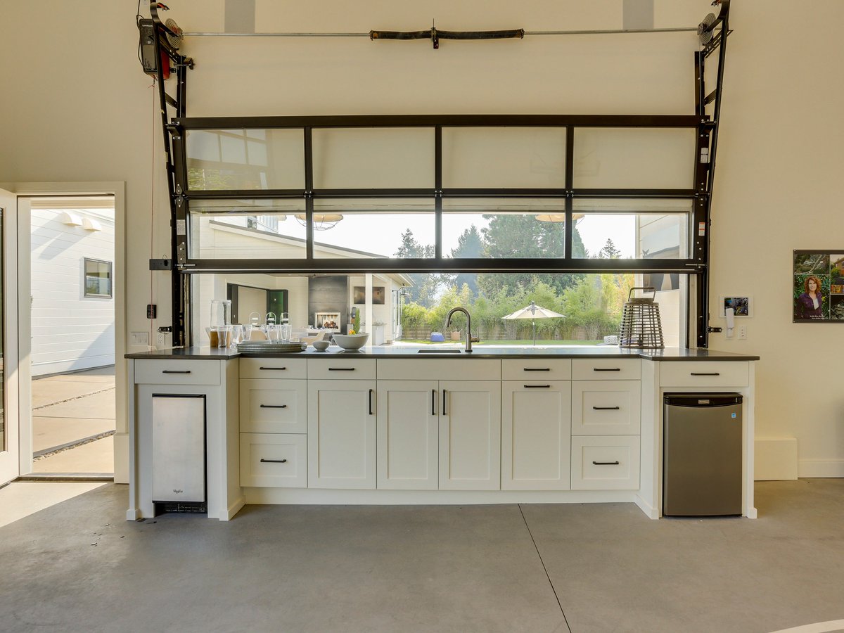 ClopayDoor's tweet image. From new product launches, thrilling partnerships, and so much more, our blog is buzzing with new content! Stay up-to-date with the latest posts by visiting our blog: bit.ly/3EBLIQ0

#ClopayDoor #NewContent #BlogUpdates #GlassGarageDoors