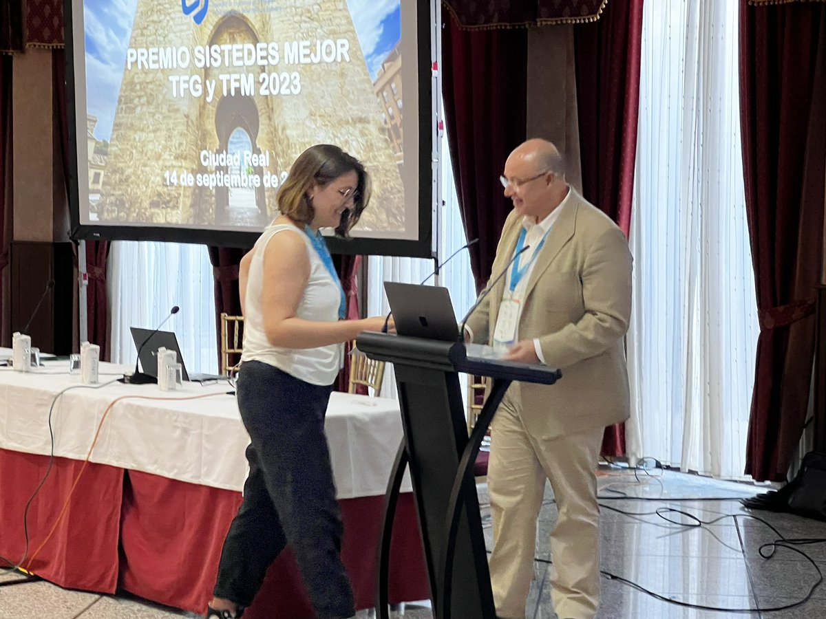 JornadaSistedes's tweet image. Enhorabuena para D. Matthew Bwye Lera y D.ª Isabel Arrans Vega premiados con el mejor TFG y a D.ª Paula López González premiada con el mejor TFM en #SISTEDES2023