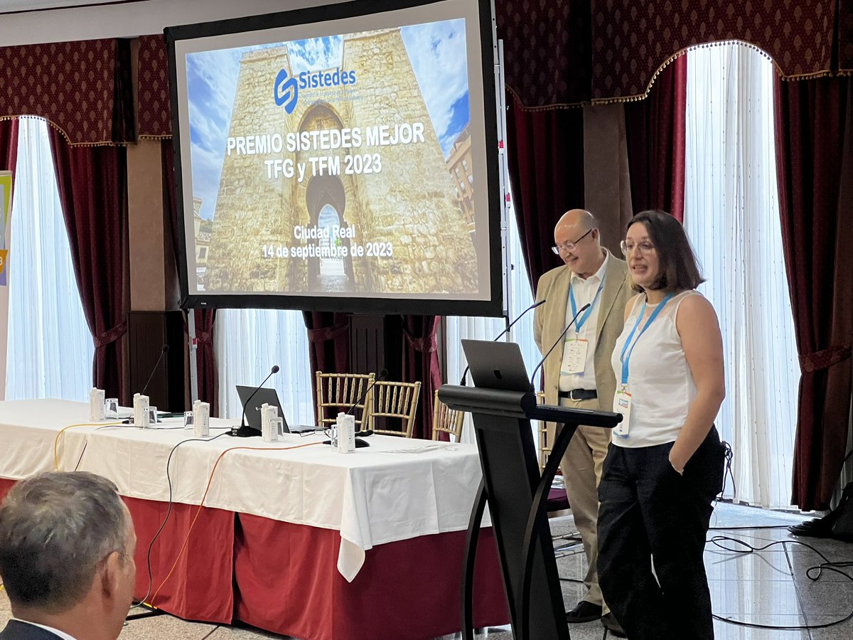 JornadaSistedes's tweet image. Enhorabuena para D. Matthew Bwye Lera y D.ª Isabel Arrans Vega premiados con el mejor TFG y a D.ª Paula López González premiada con el mejor TFM en #SISTEDES2023