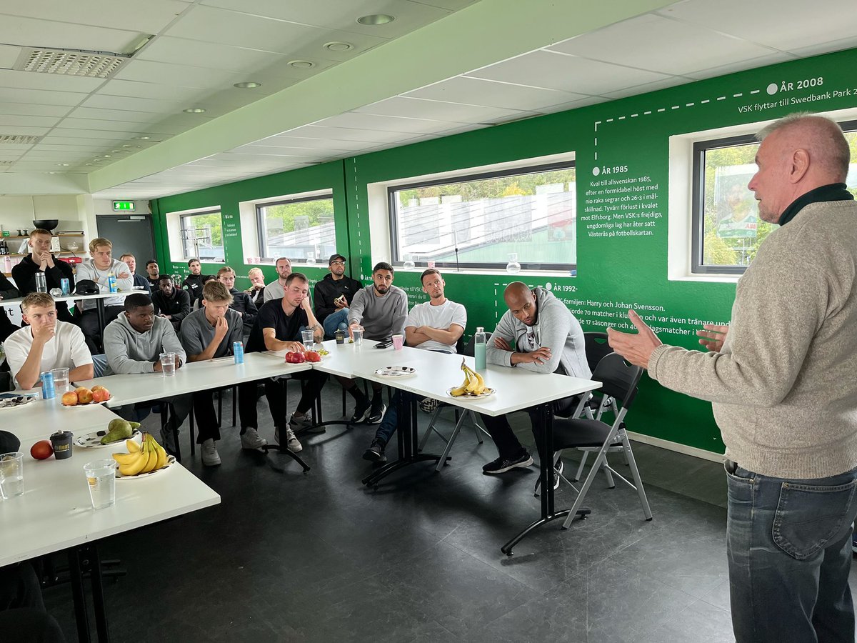 Idag tackar vi <a href="/VSKFotboll/">VSK Fotboll</a> för möjligheten att få föreläsa om spelandets baksidor. Det innebär också att vi är halvvägs genom vår utbildningsresa bland svenska elitklubbar i fotboll. Så ett extra tack också till <a href="/SEF_Elitfotboll/">Svensk Elitfotboll</a> och <a href="/Unibet_Sverige/">Unibet Sverige</a> för att ni gjort det möjligt.