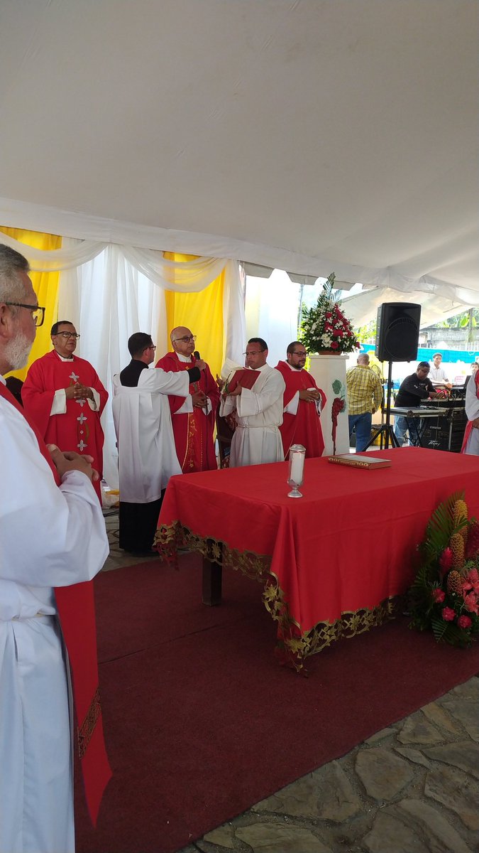 DiocesisPC's tweet photo. #CristoDelaSaludBorburata
#352Años
Comenzando la Eucaristía Solemne celebrada por nuestro Obispo Saul Figueroa Albornoz y nuestro Clero Sacerdotes y Seminaristas https://t.co/s1uHuiqYJv