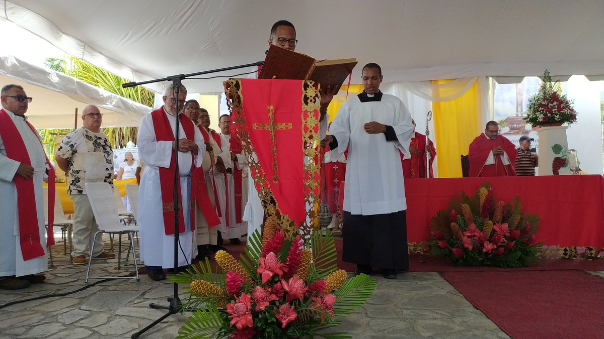 DiocesisPC's tweet photo. #CristoDelaSalud
#352Años
#MisaSolemneBorburata
Homelia, Pbro. Eder Graterol. Evangelio según San Juan 3 13-17, predica por Monseñor Saúl Figueroa Albornoz https://t.co/628FFMfGOs