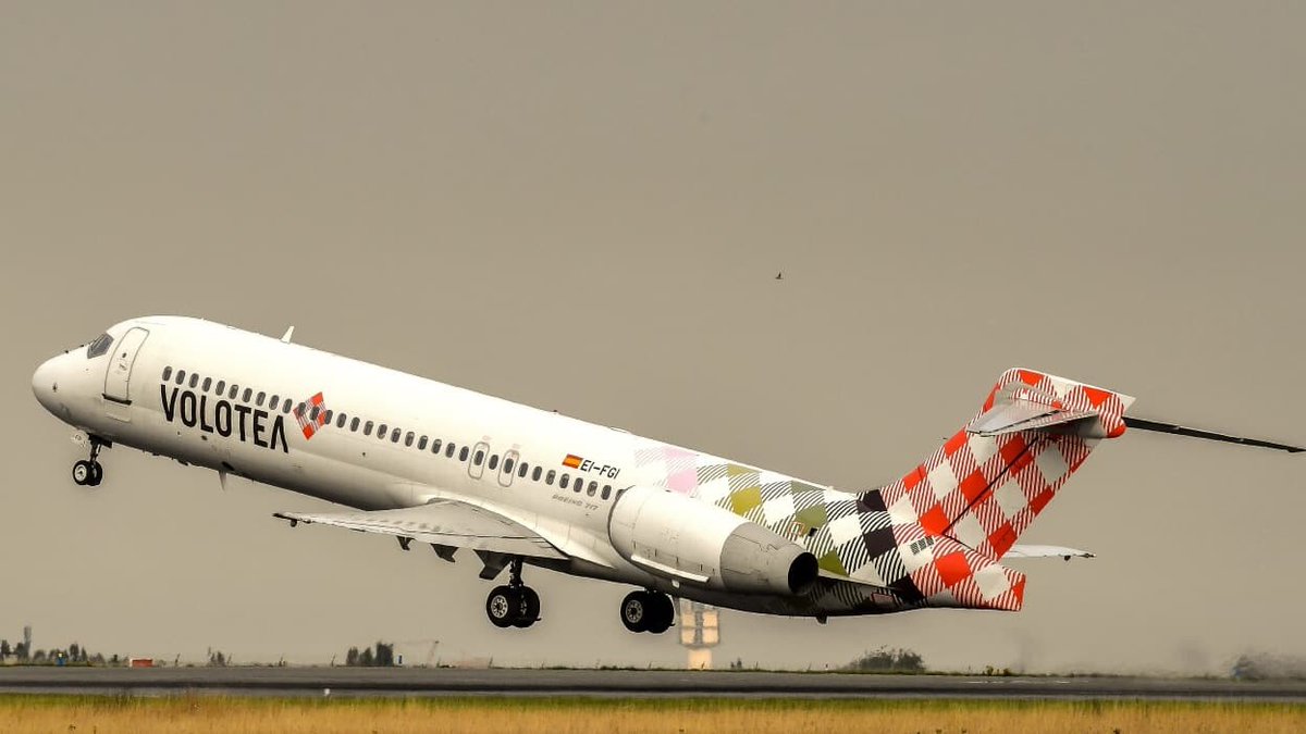 BFMTV's tweet photo. 17 heures de retard: encore un vol Volotea cauchemardesque pour des passagers français
https://t.co/RFp3n40Bed https://t.co/GzSggU48fO