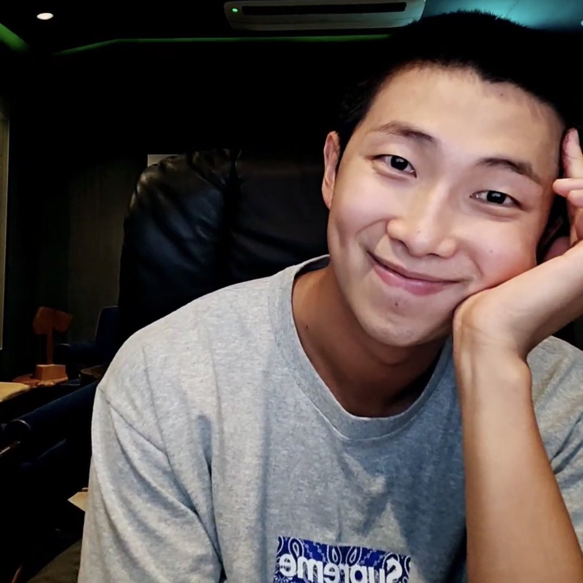MyHeartisOhMy7's tweet photo. 🐨 "But in the end, love wins over everything."
(cr. @ryuminating )
#WeLoveYouKimNamJoon
#WeHealWithRM
#OurPrideAndJoyRM
#LifeIsBetterWithRM https://t.co/MBeOjx7fPv