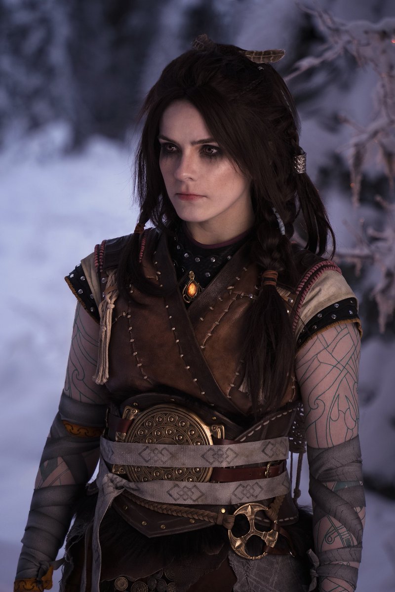 Ibelinn's tweet photo. I realised I never shared one of my favourite Ragnarök Freya photos on here! 
Kinda reminds me of stills from a movie or something🙈
Costume made by me
📸 by @katrix_media 🧡
#GodOfWarRagnarok https://t.co/eTOtWatzoI
