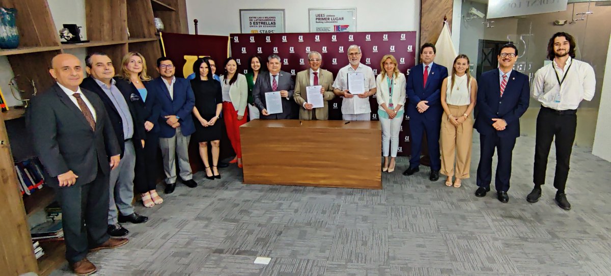 uees_ec's tweet photo. Nuestras autoridades participaron en la firma de convenio marco de cooperación interinstitucional con la @SuperciasEC. 🙌💯 https://t.co/G9kQ8SerKE