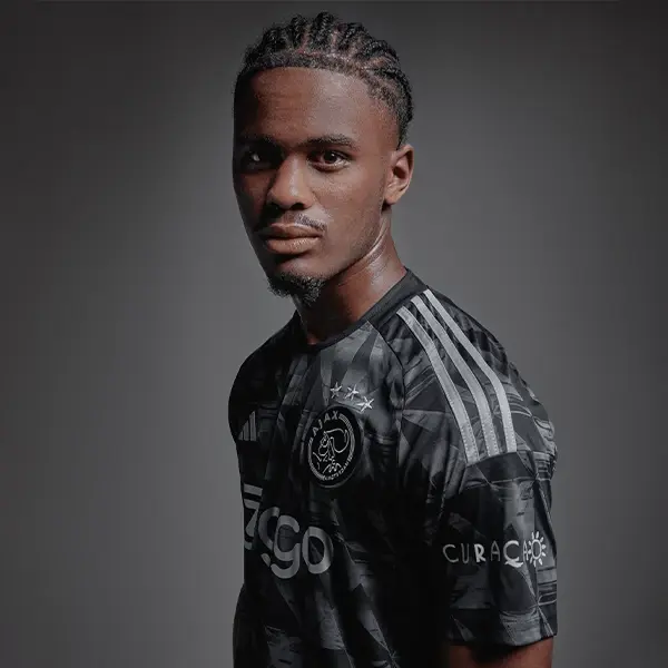 __MaxMaillots's tweet photo. 🥶 Concours flash pour gagner le nouveau maillot third de l’Ajax !! ⚫🇳🇱

1⃣ RT ou Like ce tweet 
2⃣ Follow @__MaxMaillots  et @momutoteams_fr  pour participer ! 👕

⏳ TAS en 5 jours ! https://t.co/muZzyXVTBP
