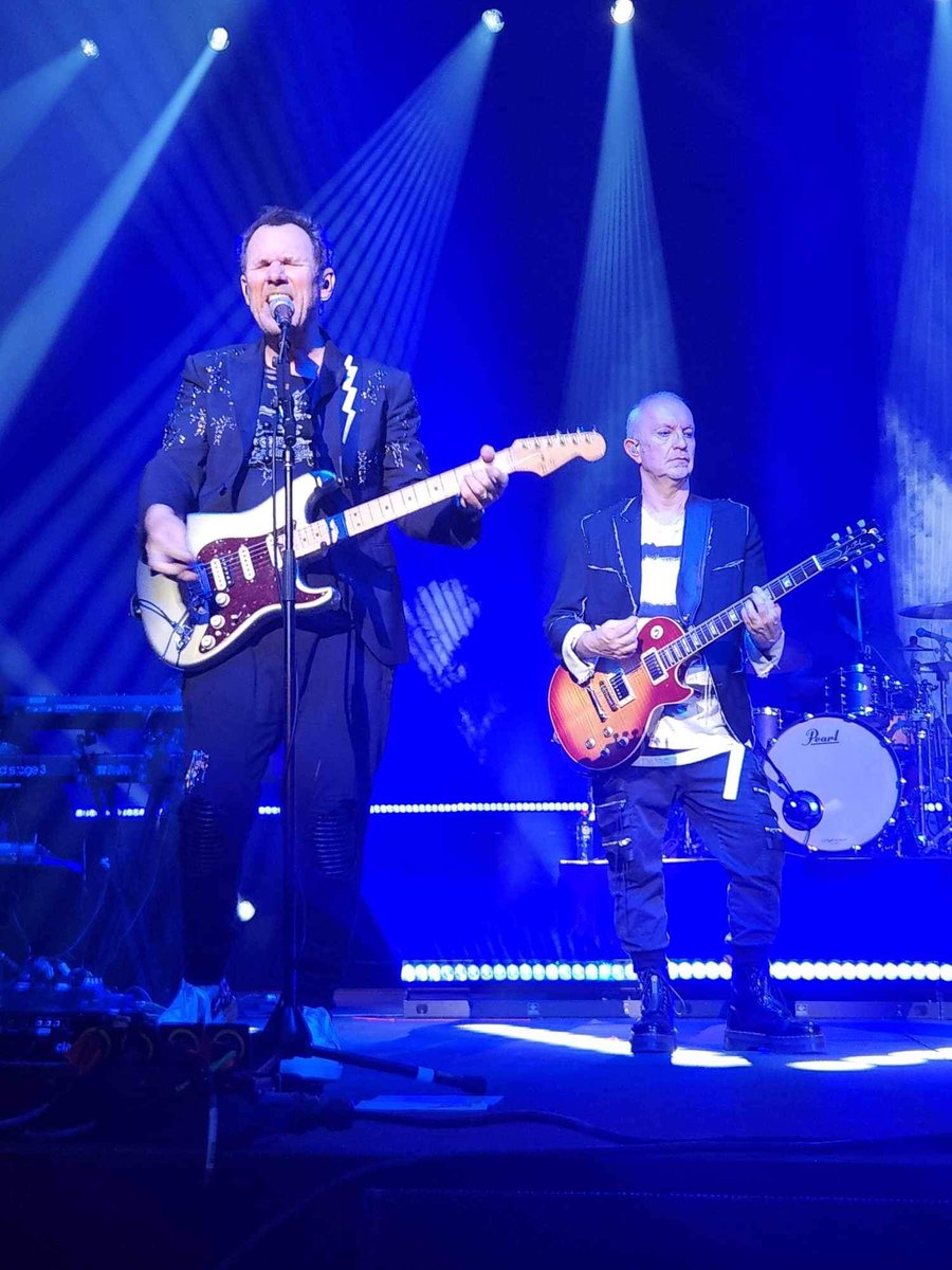 Greenstone35's tweet photo. Some photos of the mind-blowing Culture Club Concert in Brisbane tonight!! Loved every single minute β€οΈπ€πΈπ€π₯π₯ #cultureclub #boygeorge #brisbane #magnificent #lovethem #fizzing https://t.co/aOCYWxMRCG