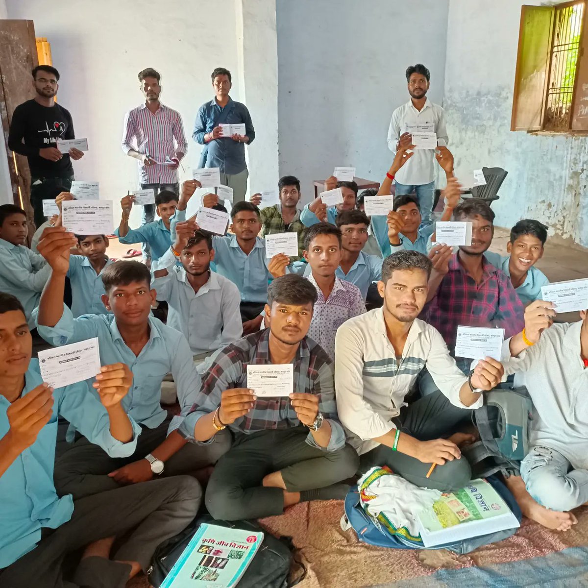 RohitCh33275218's tweet photo. ABVP धौलपुर जिले की बसई नवाब, सरमथुरा, सैपऊ, बाड़ी, बसेड़ी, धौलपुर इकाईयो के कार्यकर्ताओं द्वारा स्थानीय विद्यालय में चलाया जा रहे सदस्यता अभियान के तहत आज सैकड़ों विद्यार्थियों ने विद्यार्थी परिषद् की सदस्यता ग्रहण की।

#JoinABVP #BasaiNabav #Sarmathura  #Saipau
#badi #Basedi https://t.co/XI5T3s5C7j