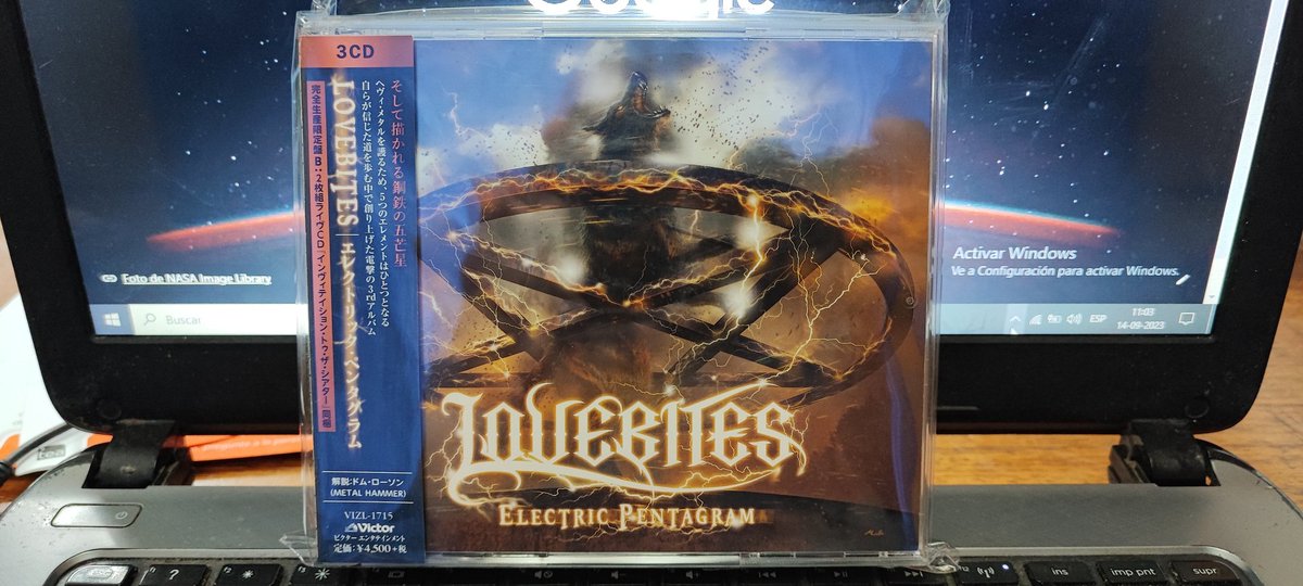 Al fin lo tengo en mis manos 😍 después de mucho tiempo, al fin llegó a Chile 🇨🇱 mi primer disco de @lovebites_jp y es esta tremenda joya, Electric Pentagram 🤘🤘🤘 #lovebitesjp #lovebites #japan #metalheads #powermetal #electricpentagram #holywar #guitar #bass #drums #vocals