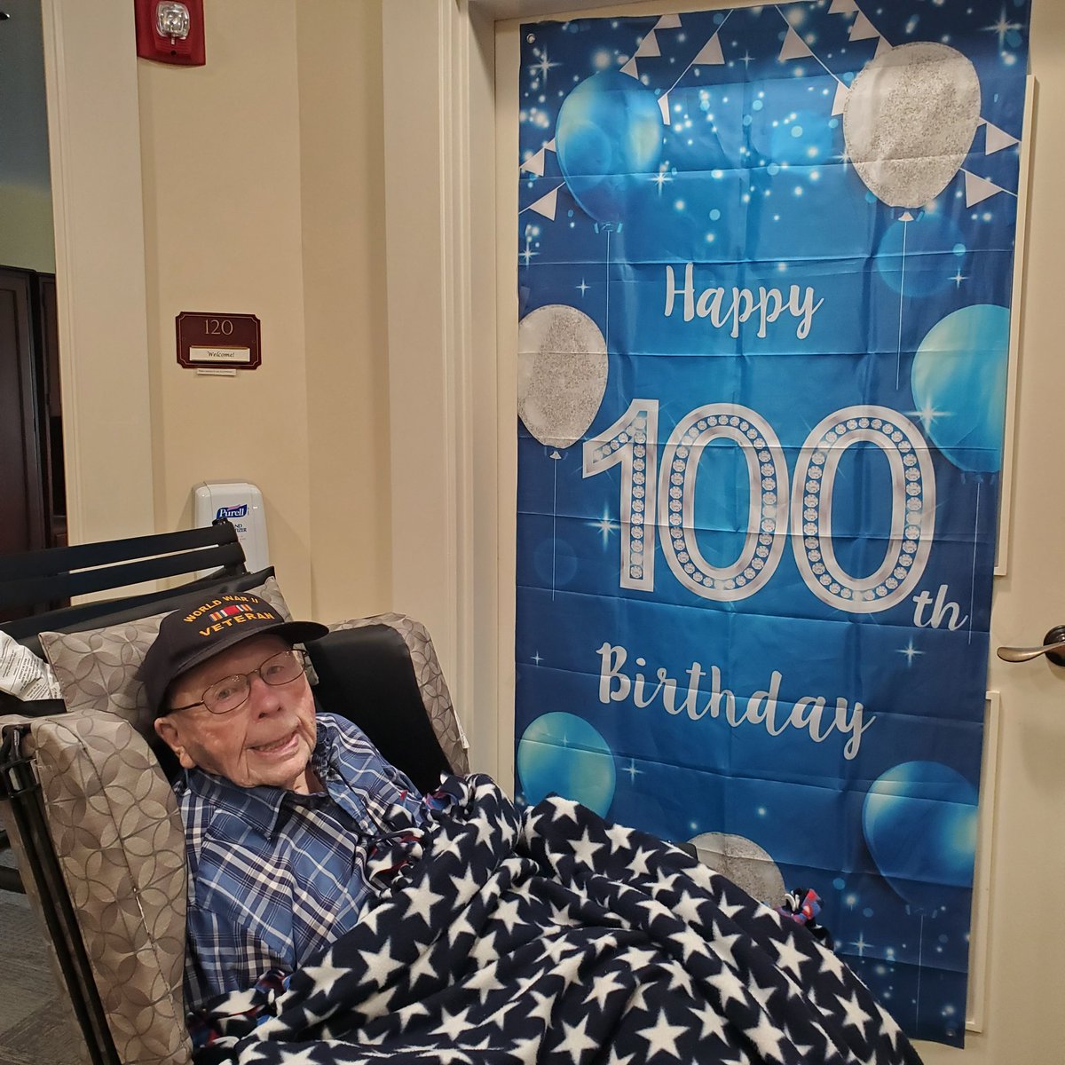 kluger71's tweet photo. HAPPY 100th BIRTHDAY TO MY DAD!! Rev. Harold Nelson, WWII Vet, Tailgunner in a B17 stationed in Foggia, Italy, 20 plus missions!! So blessed to have him in my life!! #FoxNews #kwu, #kstatesports, #TheFive https://t.co/s54dqz6O3S