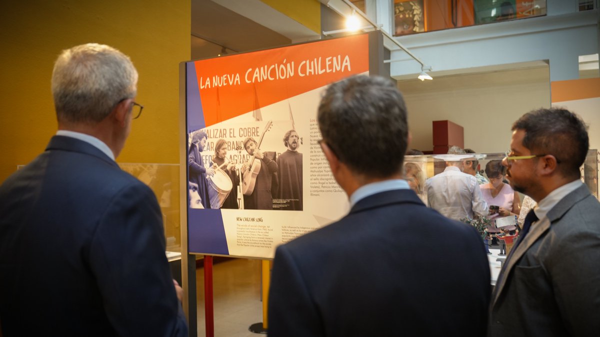 Ministerio de la Presidencia, Justicia y R. Cortes (@m_presidencia) on Twitter photo El ministro de la Presidencia en funciones ha visitado la exposición “La historia es nuestra”, en el <a href="/MNdAntropologia/">Museo Nacional de Antropología</a>, con motivo del 50 aniversario del golpe de Estado de #Chile.
👉<a href="/felixbolanosg/">Félix Bolaños</a> ha señalado la importancia de hacer memoria sobre lo ocurrido en Chile en 1973. El ministro de la Presidencia en funciones ha visitado la exposición “La historia es nuestra”, en el <a href="/MNdAntropologia/">Museo Nacional de Antropología</a>, con motivo del 50 aniversario del golpe de Estado de #Chile.
👉<a href="/felixbolanosg/">Félix Bolaños</a> ha señalado la importancia de hacer memoria sobre lo ocurrido en Chile en 1973.