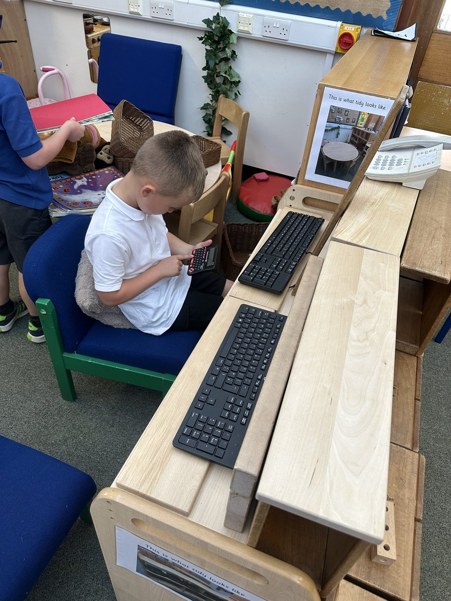 DeanburnPS_P3's tweet photo. Discovery time in @DeanburnPS_MrsC this afternoon! Lots of imaginative play and high levels of engagement in the Galaxy Room! #playbasedlearning #discoverytime #imagination #cooperation #motivation #engagement #build #make #play https://t.co/9cg9EGvBKJ