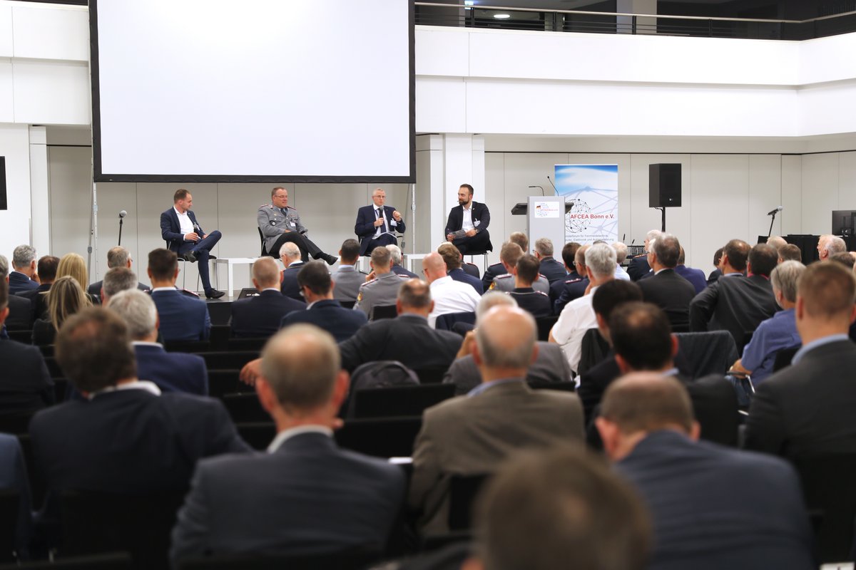 Bundeswehr AIN (@baainbw) on Twitter photo #KI, #Digitalisierung und #Innovation waren die Themen der heutigen Koblenzer IT-Tagung, zu der das #BAAINBw und <a href="/AFCEABonn/">AFCEA Bonn e.V.</a> eingeladen hatten. Über 300 Teilnehmer diskutierten über aktuelle Entwicklungen der IT-Welt und die zivil-militärische Zusammenarbeit auf diesem Gebiet. #KI, #Digitalisierung und #Innovation waren die Themen der heutigen Koblenzer IT-Tagung, zu der das #BAAINBw und <a href="/AFCEABonn/">AFCEA Bonn e.V.</a> eingeladen hatten. Über 300 Teilnehmer diskutierten über aktuelle Entwicklungen der IT-Welt und die zivil-militärische Zusammenarbeit auf diesem Gebiet.