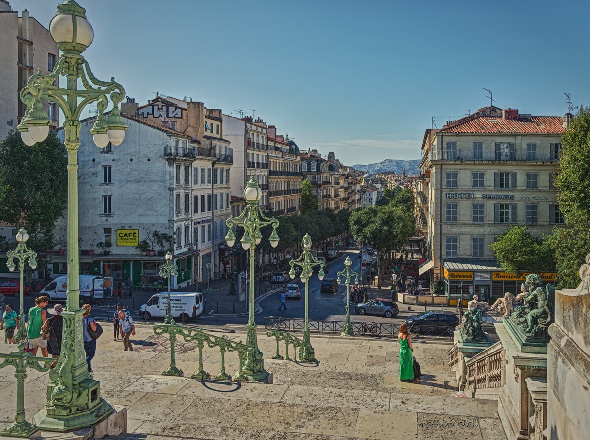 #marseilles #ThePhotoHour #garedemarseillesaintcharles #frenchstyle #streetphotographers #photography #saintcharles #streets_storytelling #city #travelphotography #objektifimden