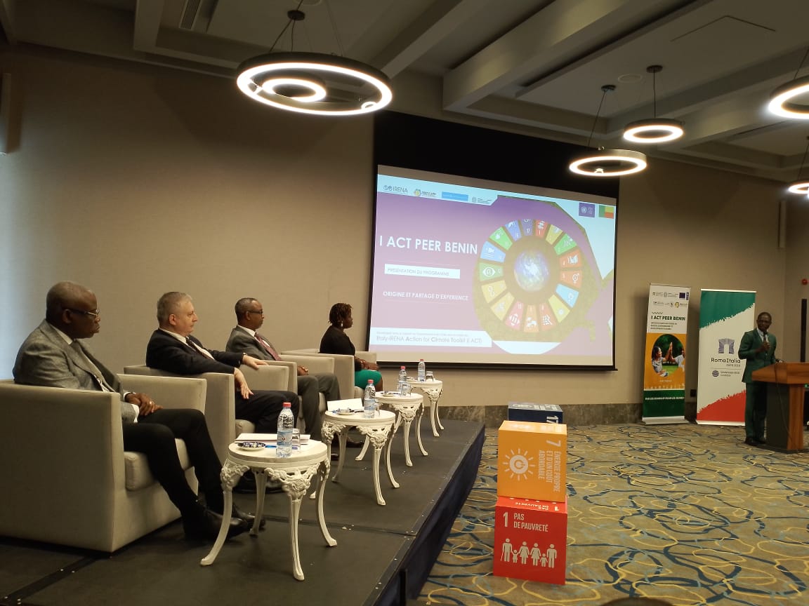 FatimaSomba's tweet photo. "Nous sommes facteur et acteur de l'environnement"  Johannes GOUDJANOU à l'occasion de la session de formation des jeunes sur le climat, aujourd'hui; dans le but d'être plus outillé pour mener des actions impactantes dans le domaine climatique. @ecobloge @ab_benin #IACTBENIN https://t.co/eNnMD0TRK5