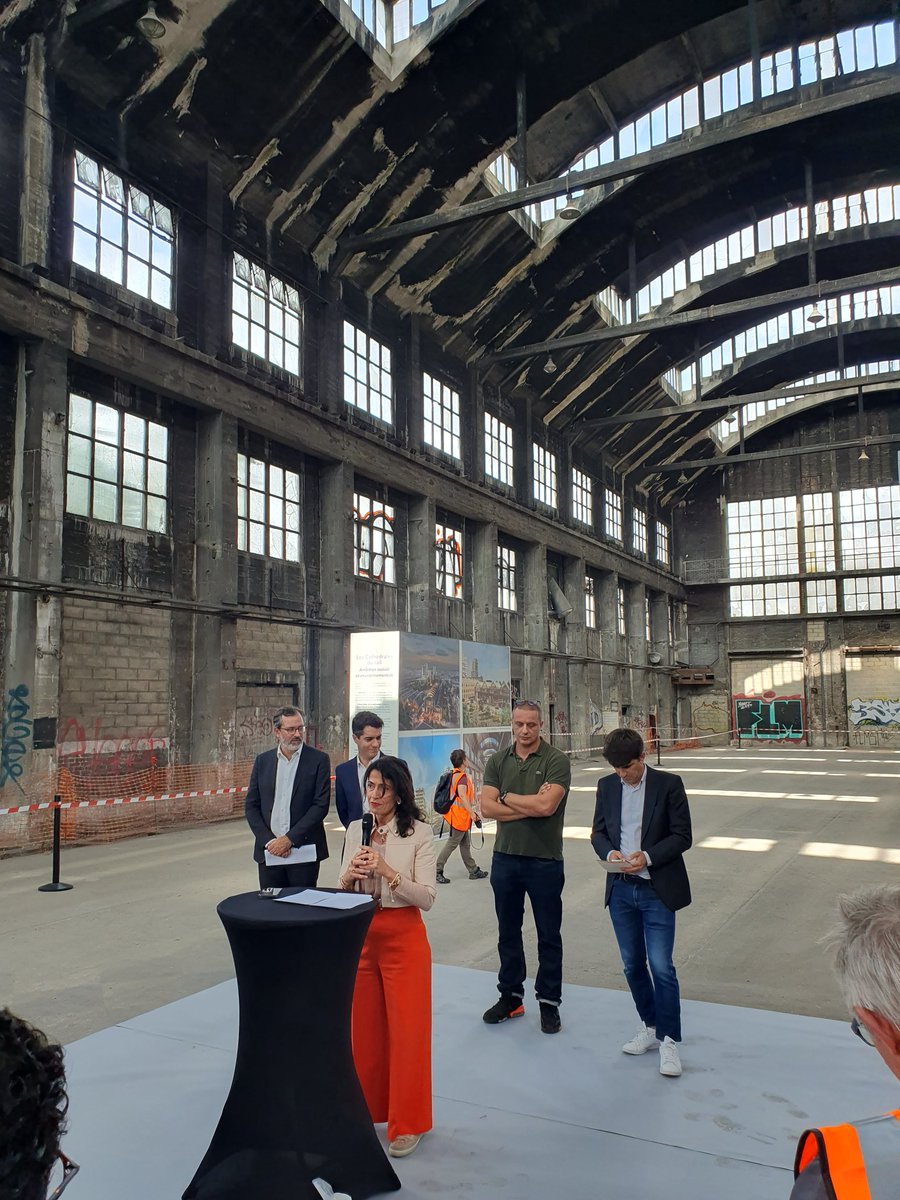 SNCFimmobilier's tweet photo. Ce jour, lancement officiel à la presse du projet de transformation urbaine des Cathédrales du rail, un #patrimoine SNCF à @VilleSaintDenis : 
👉 5,5 ha à réinventer 
👉 1,65 ha de parc arboré 
👉 650 logements 
👉 2 halles réhabilitées pour accueillir un musée du #StreetArt https://t.co/uaFZf9vWwV