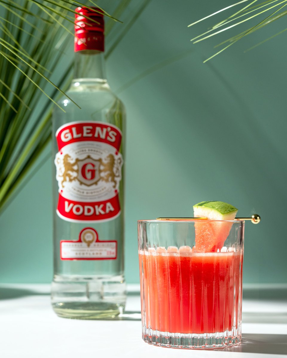 The Watermelon One 💁‍♀️🍹💁‍♂️ Mix up this watermelon wonder all that’s needed is 4 simple ingredients! 🍸 Simply blend up watermelon then add Glen’s Vodka, simple syrup and a squeeze of lime. Serve with a slice of watermelon for that extra wow factor 🍉 #GlensVodka