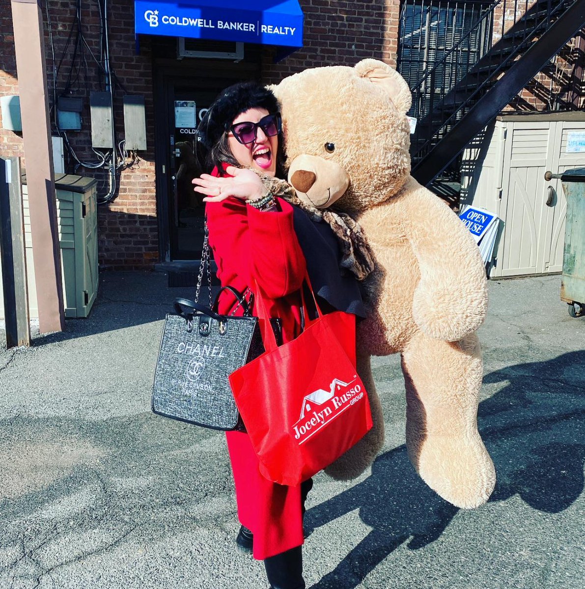 Throwback Thursday to a day in the life – a lady in red on the go with her trusty bear 🐻! Running around, meetings, appointments – making it all happen! 💃🏻📊 #ThrowbackThursday #LifeInRed #HustleMode