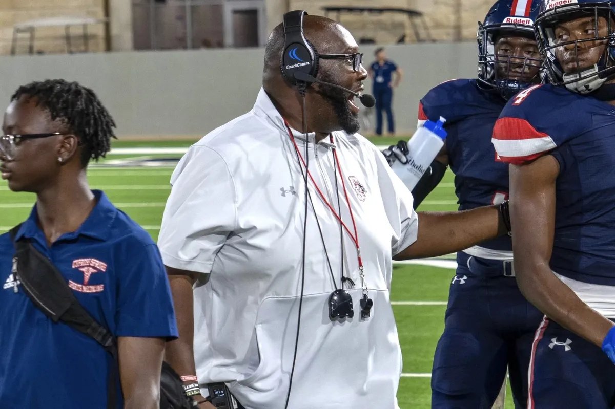 Coach "O" putting Cypress Springs on H-Town HS football map

“We just block out the noise. We have the making of a good team, but we are not trying for a playoff spot or a district title, we are just being the best we can each day."

READ:vype.com/Texas/Houston/…