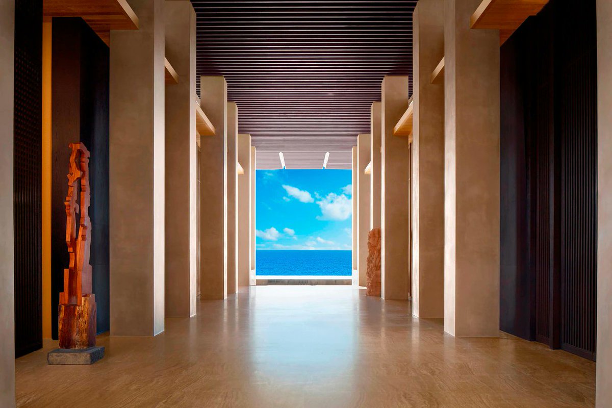 larecepcion_'s tweet photo. Holy hallway lobby https://t.co/FmufwWfacc