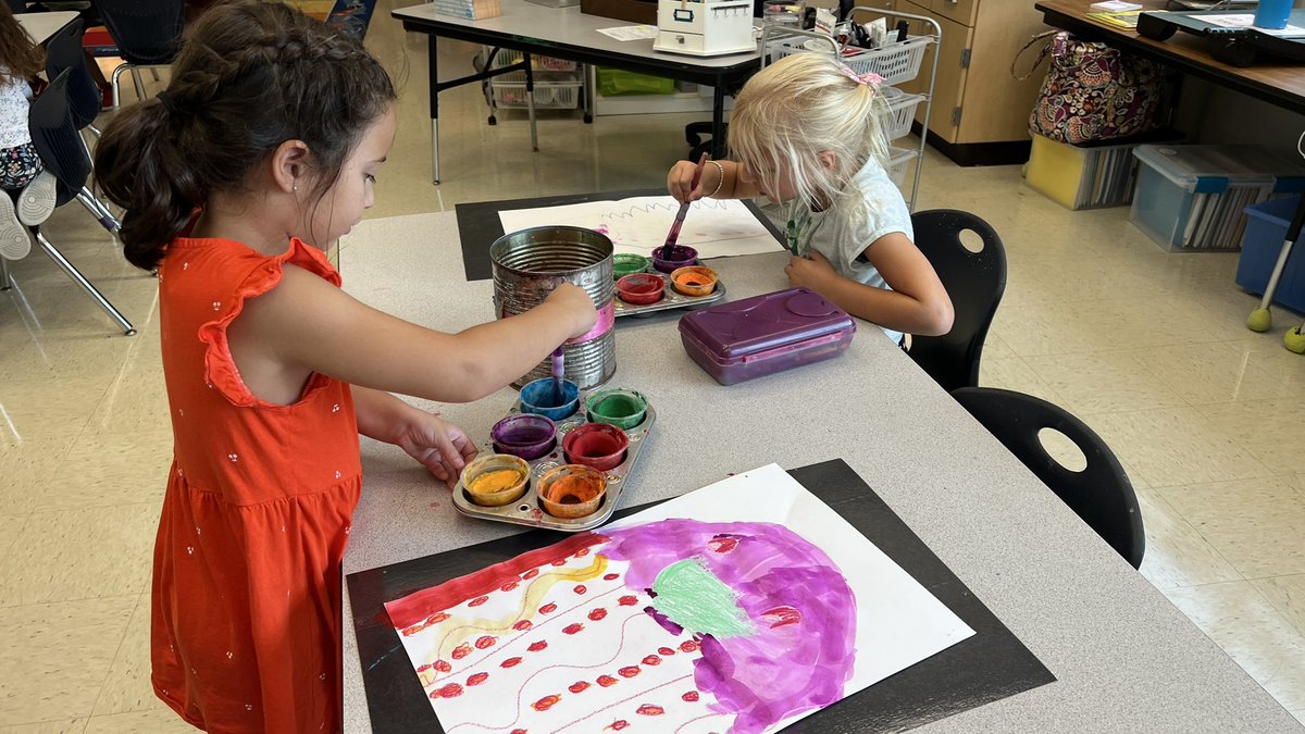 MrsSims7's tweet image. Kindergarten Artists are busy creating Line Jellyfish! @RiverRidgeElem