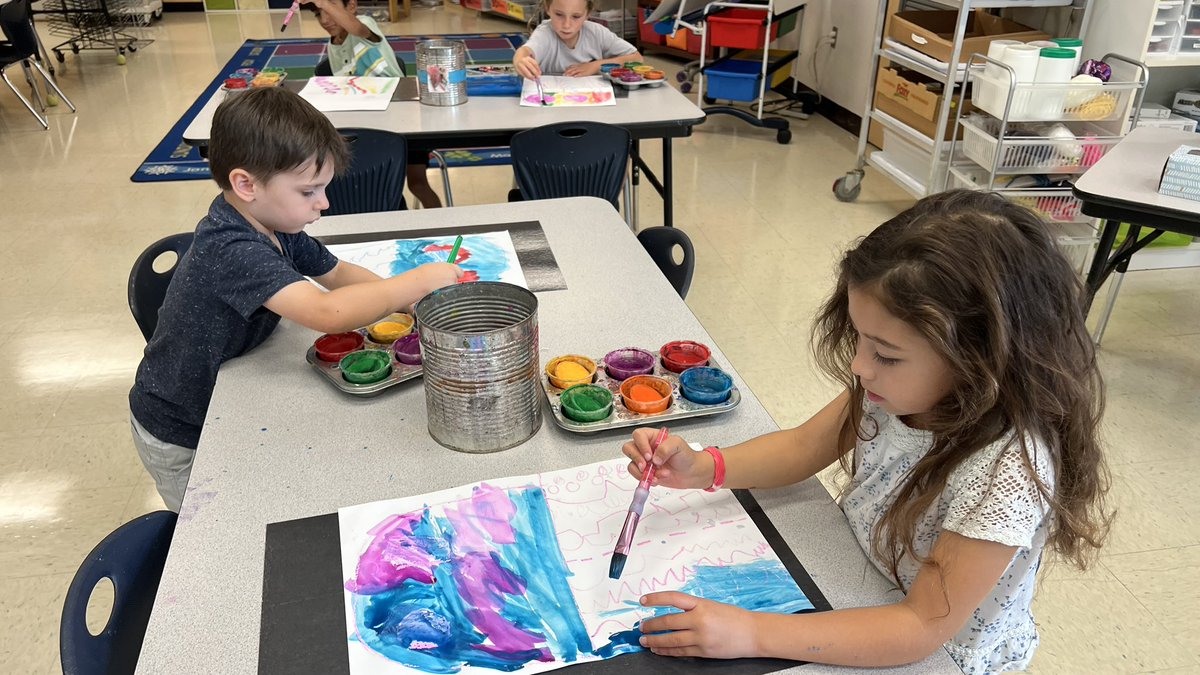 MrsSims7's tweet image. Kindergarten Artists are busy creating Line Jellyfish! @RiverRidgeElem