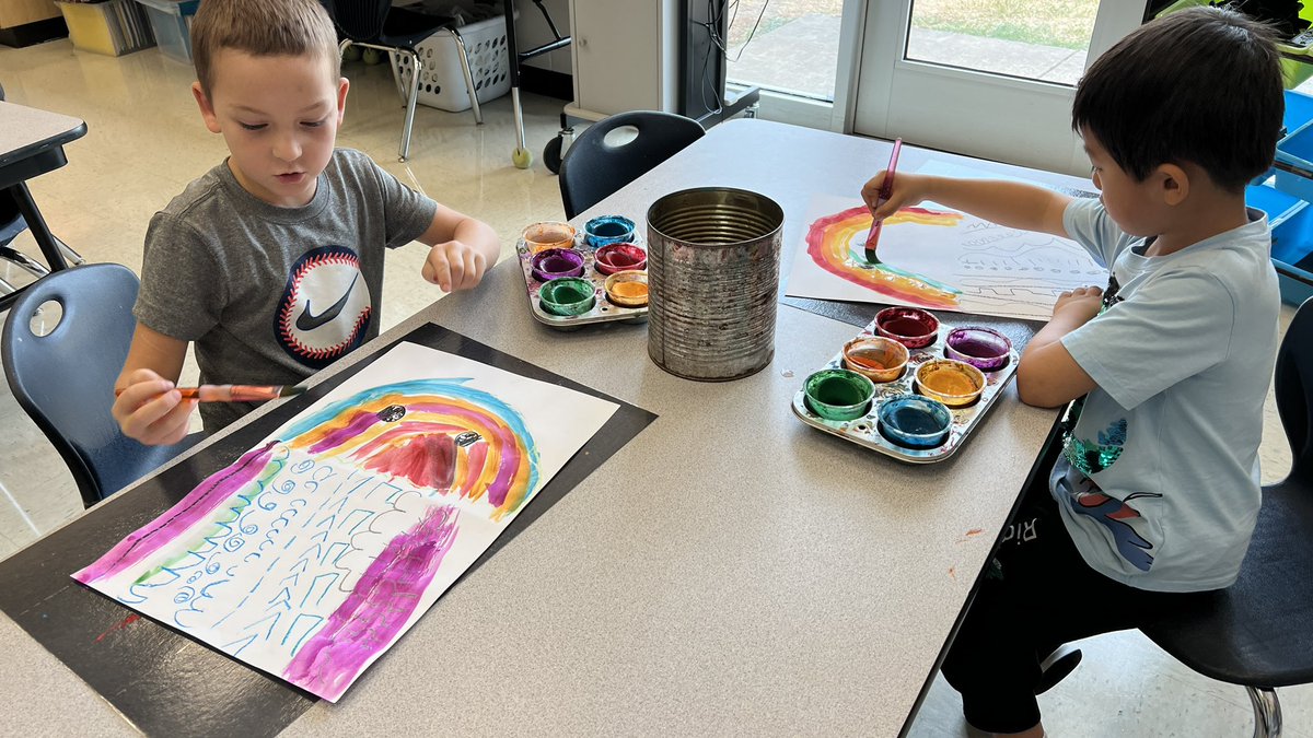 MrsSims7's tweet image. Kindergarten Artists are busy creating Line Jellyfish! @RiverRidgeElem